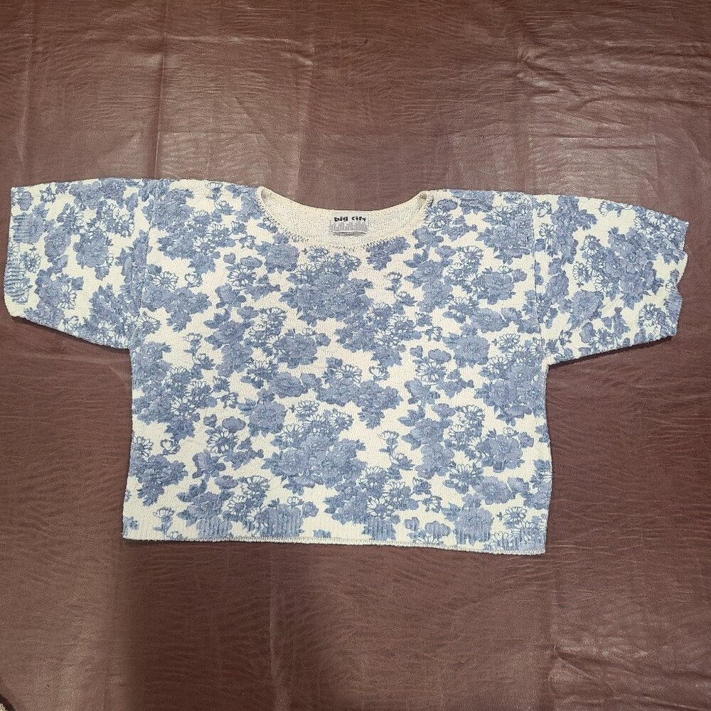 Vintage 1990s Big City Blue Floral crop sweater Sz: see measurements
